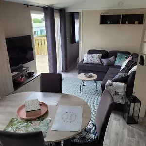 Camping Mobilhome Confort Pour Randonneurs, Proche Saint-malo, A 100 M De La Et Du Gr34, Saint-Coulomb